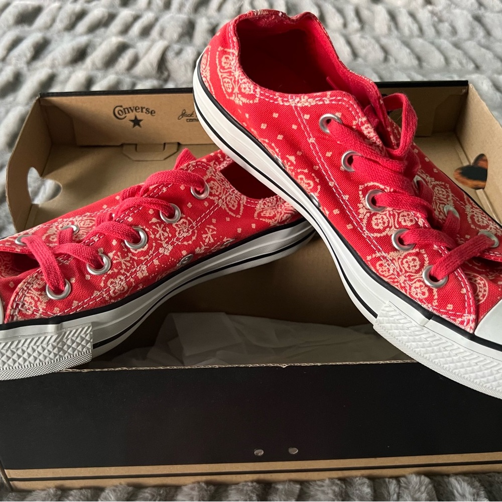 Converse Chuck Taylor All Star Low Top Red Bandana Paisley Size 6 - Picture 3 of 7